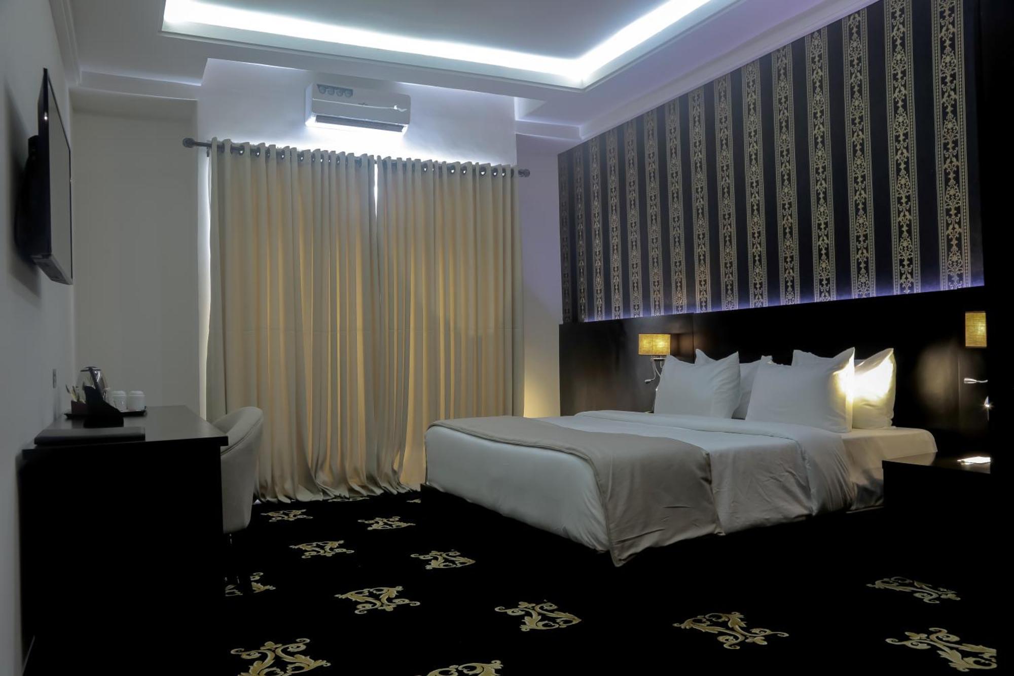 Bon Hotel Ikeja Residence Esterno foto